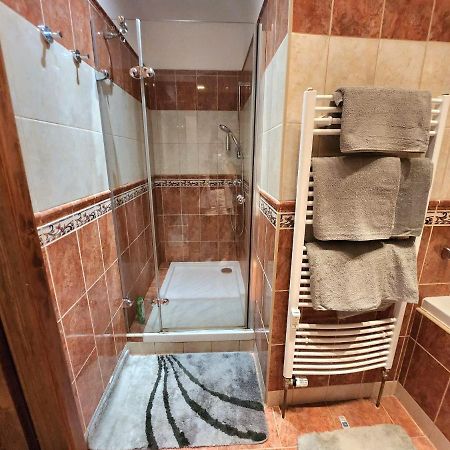 Spacious Apartment 6Min From The Dancing House Prague Luaran gambar