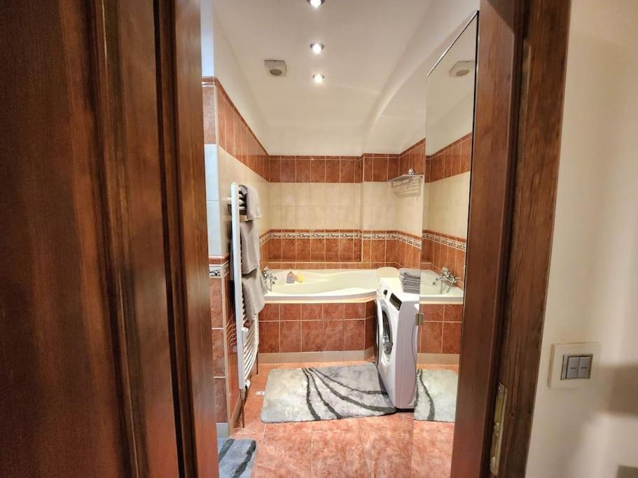 Spacious Apartment 6Min From The Dancing House Prague Luaran gambar