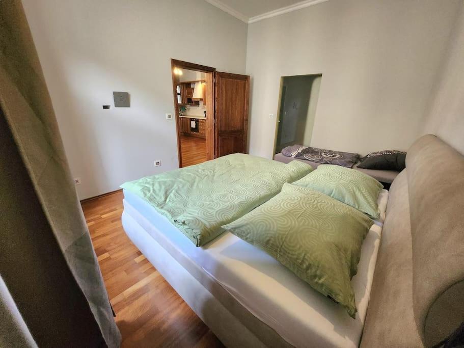 Spacious Apartment 6Min From The Dancing House Prague Luaran gambar