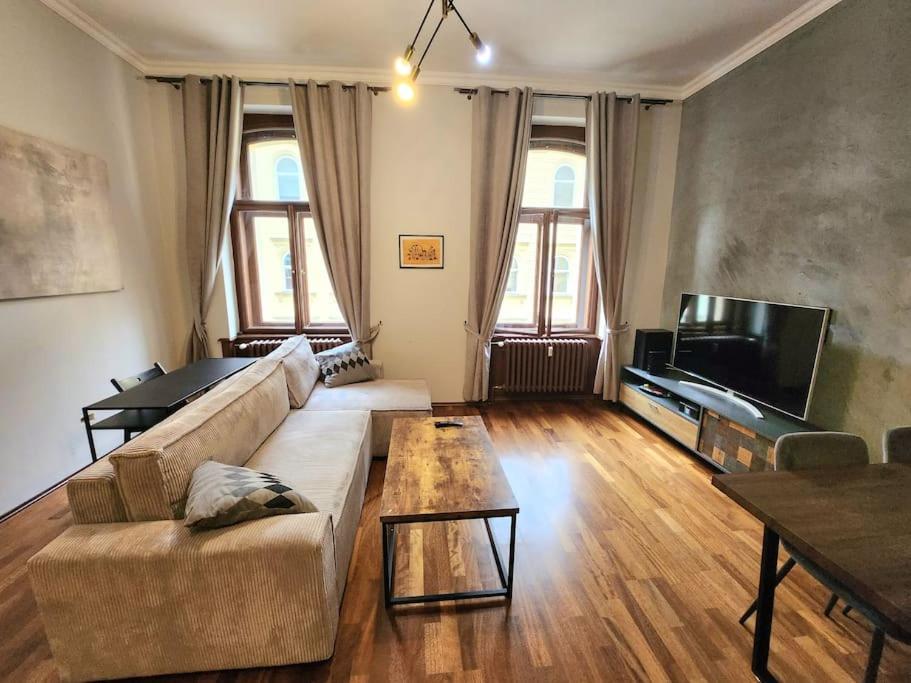 Spacious Apartment 6Min From The Dancing House Prague Luaran gambar