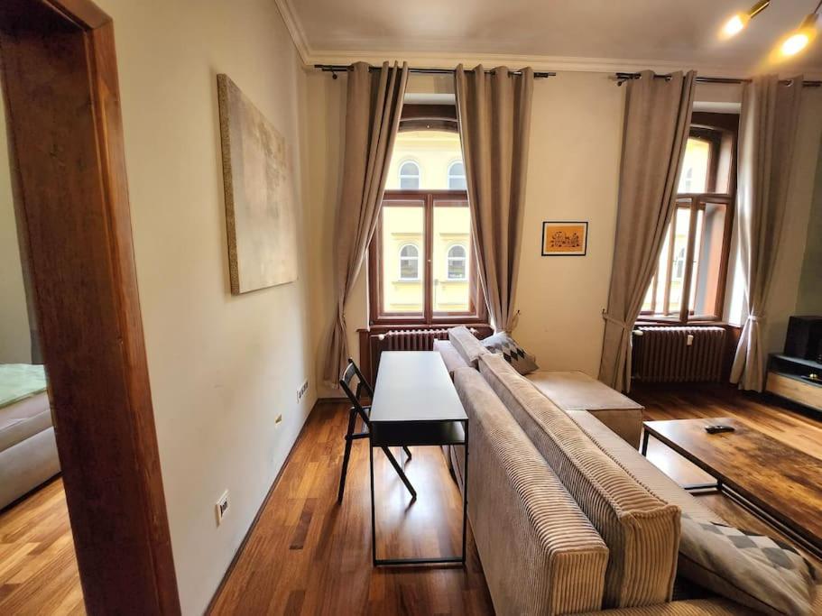 Spacious Apartment 6Min From The Dancing House Prague Luaran gambar